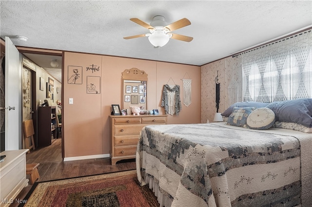 bedroom featuring a textured ceiling, dark hardwood / wood-style floors, and ceiling fan