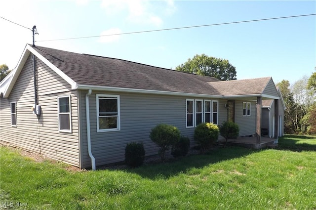 back of house featuring a yard