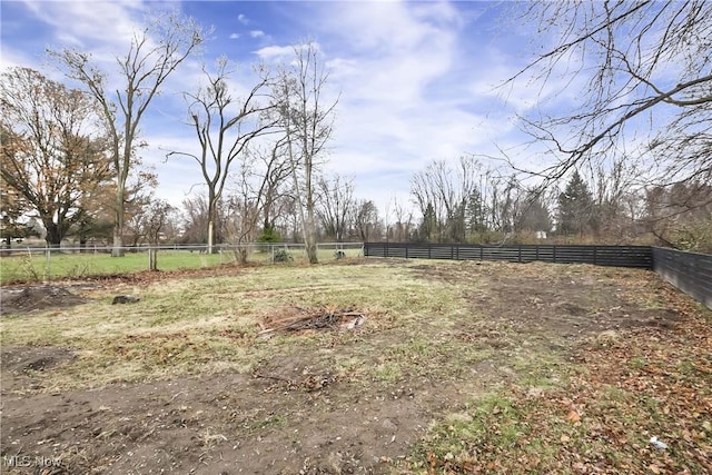 view of yard featuring a rural view