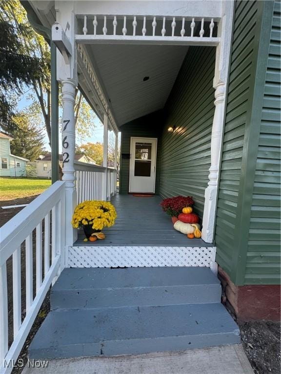 doorway to property with covered porch