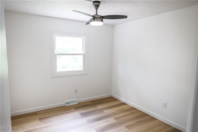 empty room featuring light wood-type flooring and ceiling fan