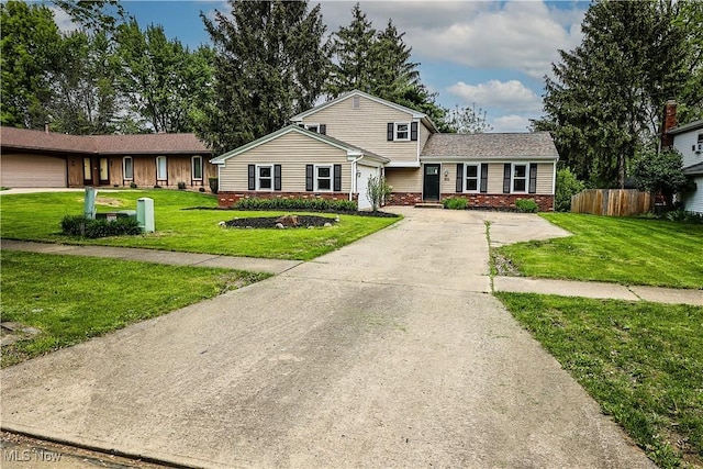 view of front of home featuring a front lawn