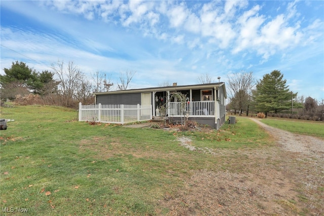 view of front of house with covered porch and a front yard