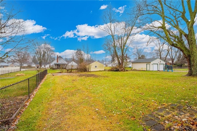 view of yard featuring an outdoor structure and a garage