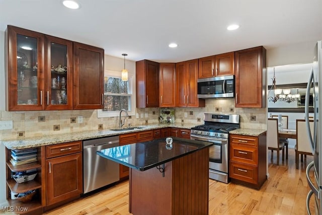 kitchen featuring a center island, sink, light hardwood / wood-style floors, and stainless steel appliances