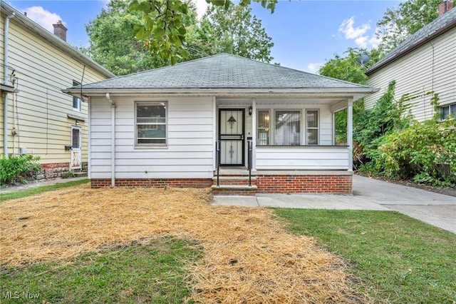 bungalow-style home featuring a front lawn