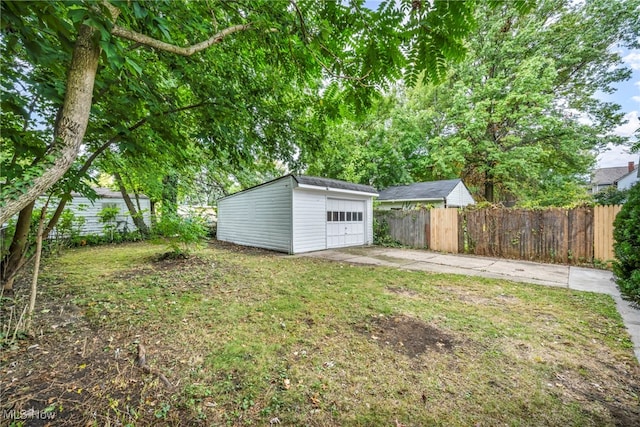 view of yard featuring an outbuilding and a garage