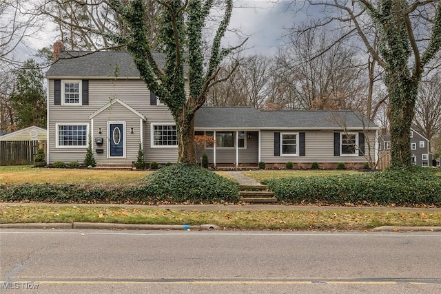 view of front of house with a front lawn