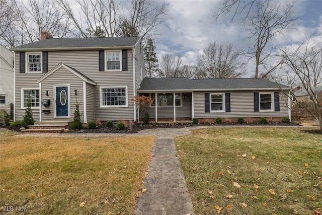 view of front of house with a front lawn