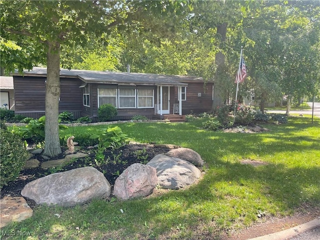 ranch-style home with a front yard