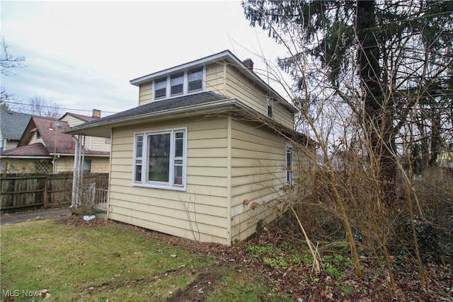 view of side of property featuring a yard