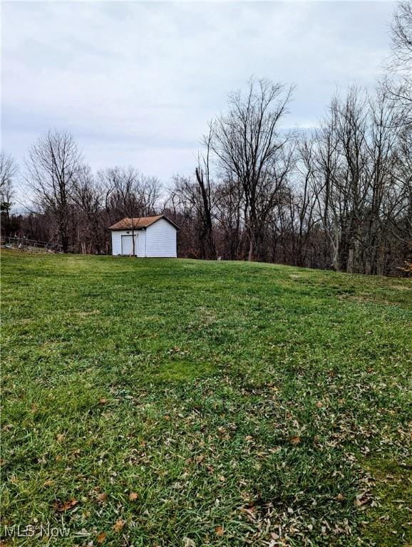 view of yard featuring a rural view and an outdoor structure