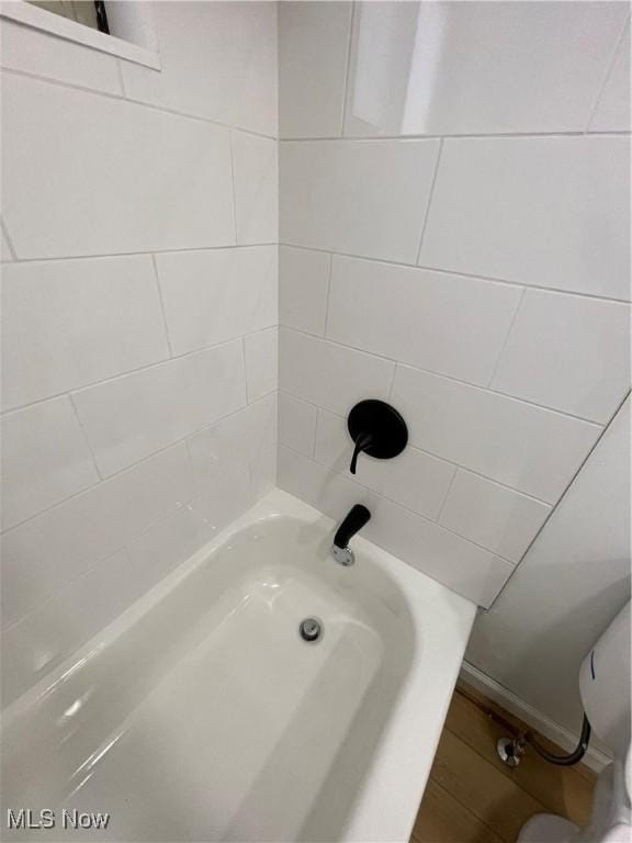 bathroom with shower / washtub combination