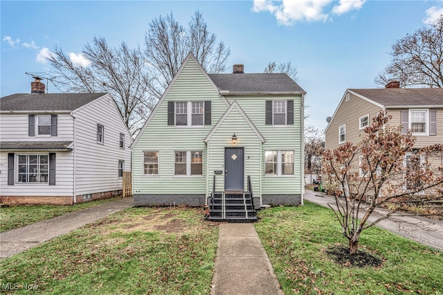 view of front of property with a front yard