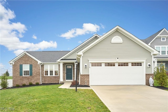 craftsman inspired home with a front lawn and a garage