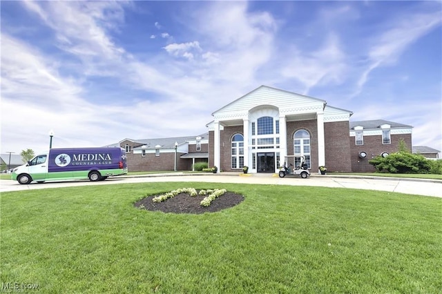 view of front of house with a front lawn