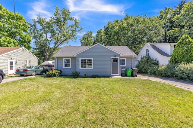 view of front of house featuring a front yard