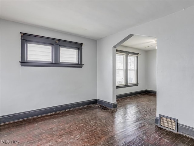 empty room featuring dark hardwood / wood-style floors and ceiling fan