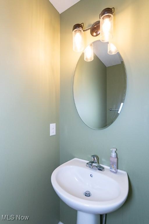 bathroom with sink