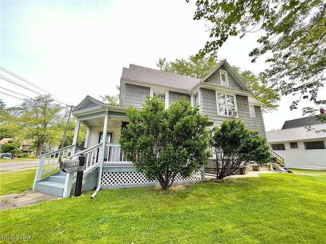 view of front of house featuring covered porch and a front yard