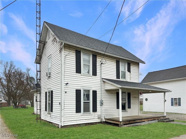 view of front facade featuring covered porch and a front yard