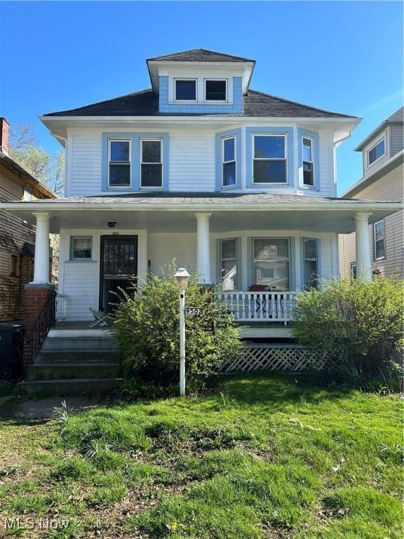 view of front facade featuring a front lawn and covered porch