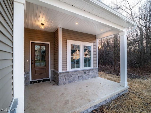 entrance to property featuring covered porch