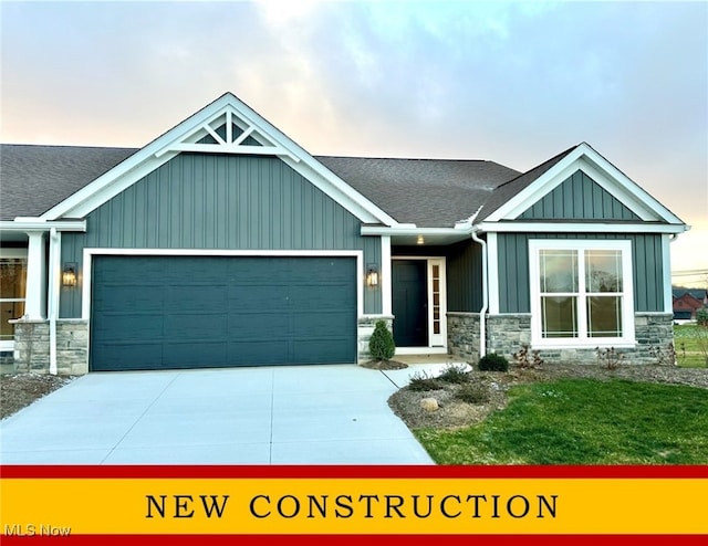 craftsman house featuring a garage and a yard