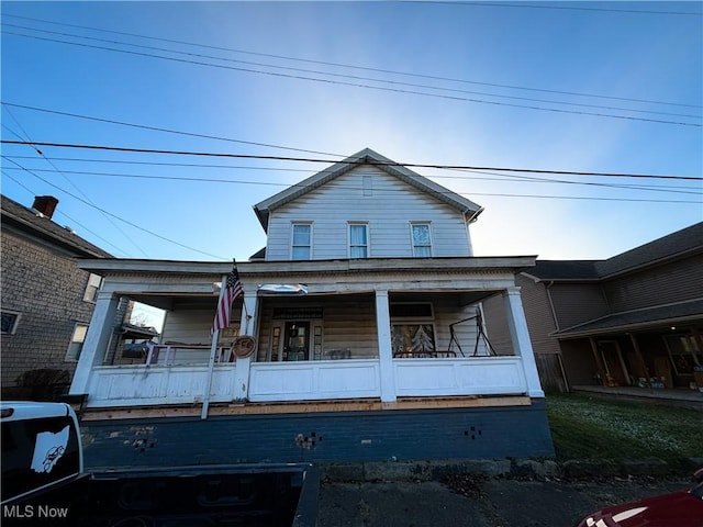 view of front facade featuring a porch