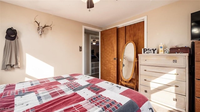 bedroom featuring ceiling fan and a closet