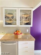7355 W Blvd, Youngstown, OH 44512 - bar with dishwasher and decorative backsplash
