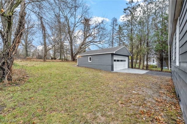 view of yard with an outbuilding and a garage