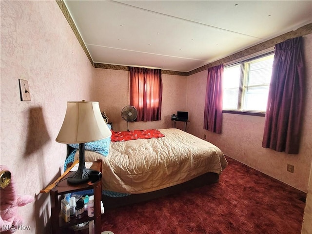 bedroom with carpet flooring