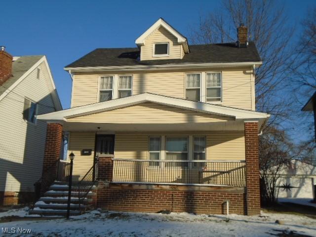 view of front of home featuring covered porch