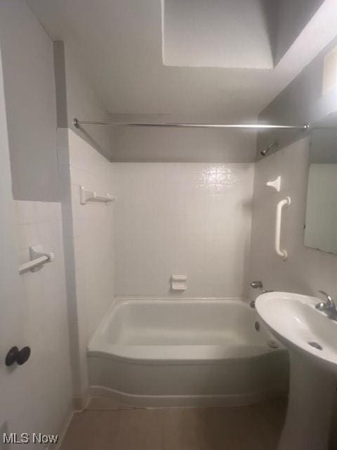 bathroom featuring washtub / shower combination