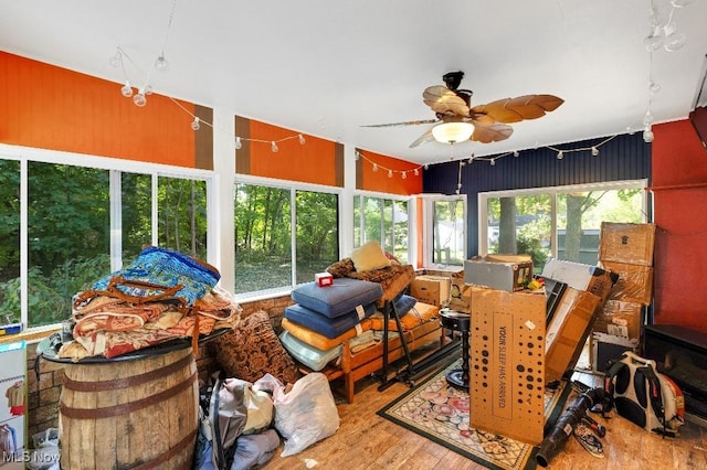 sunroom with ceiling fan