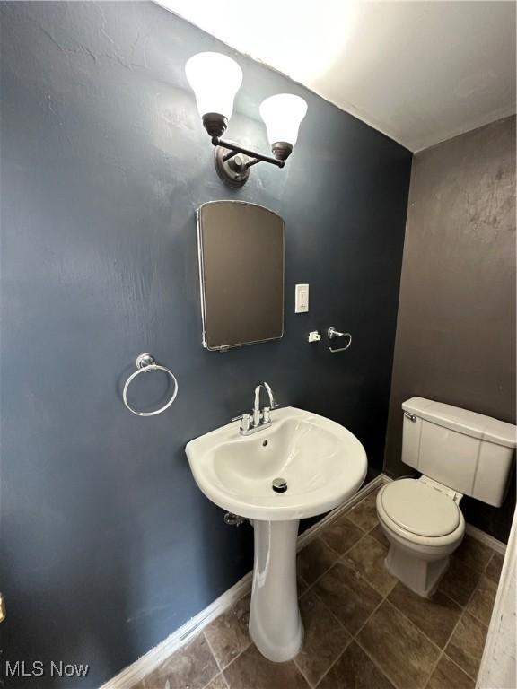 bathroom featuring toilet