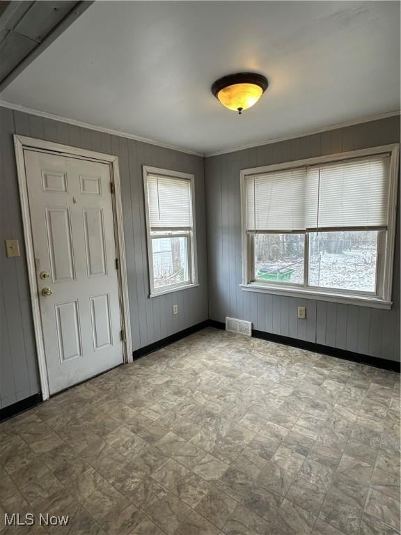 entryway featuring ornamental molding