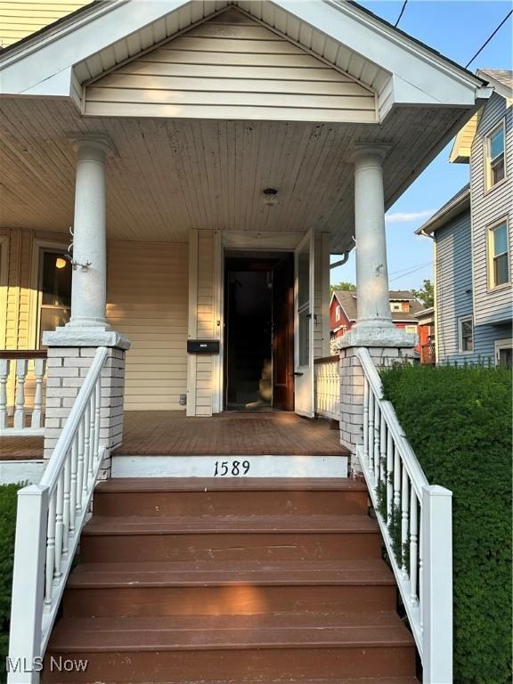 entrance to property featuring covered porch