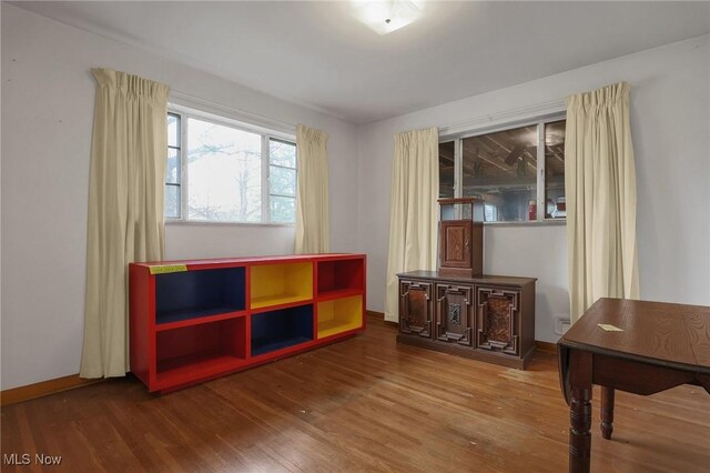 1956 Bluff Ave, Columbus, OH 43212 - sitting room featuring wood finished floors and baseboards