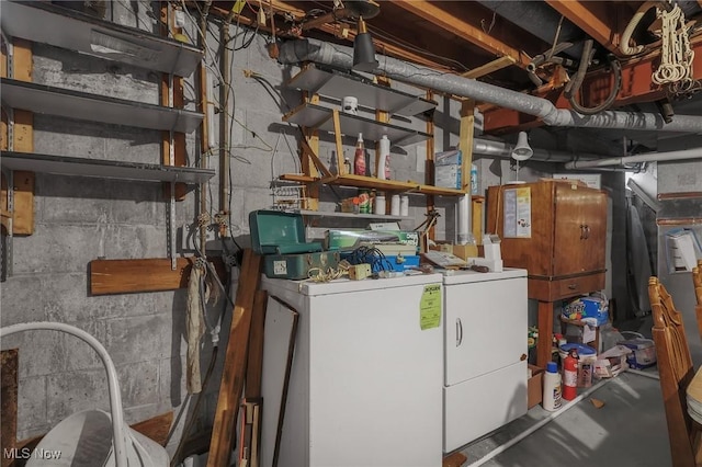 1956 Bluff Ave, Columbus, OH 43212 - laundry room featuring separate washer and dryer