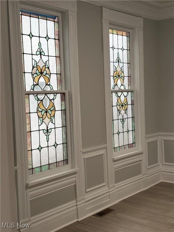 934 Main St, Wellsville, OH 43968 - detailed view of wood finished floors, ornamental molding, and a decorative wall
