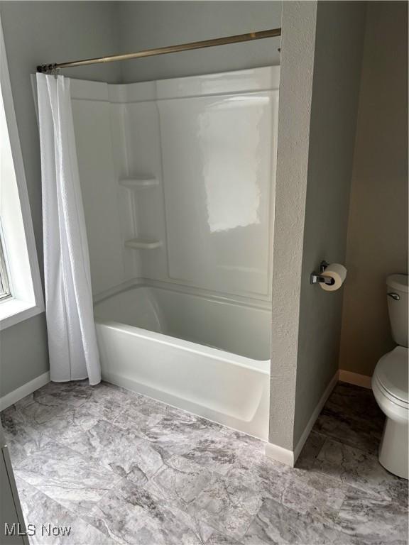 934 Main St, Wellsville, OH 43968 - full bath featuring toilet and shower / bathtub combination with curtain