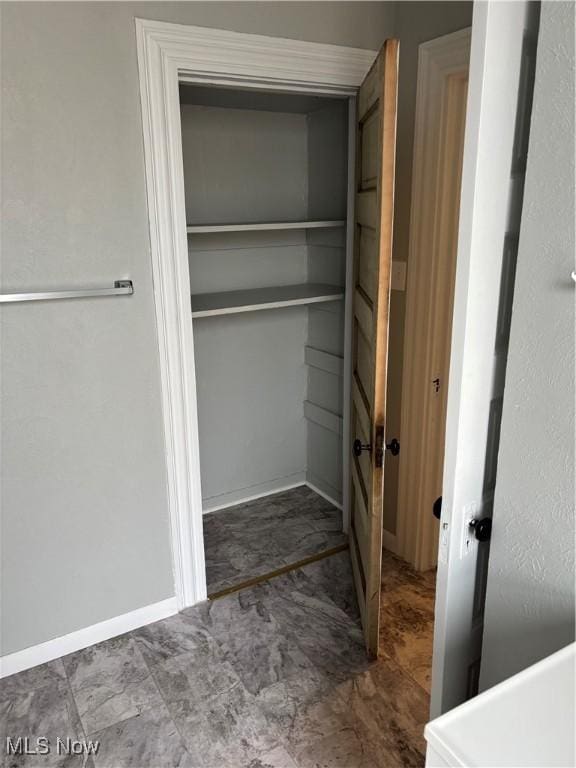 934 Main St, Wellsville, OH 43968 - view of closet
