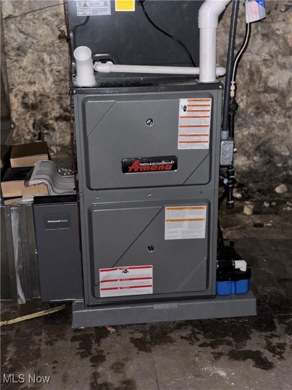 934 Main St, Wellsville, OH 43968 - utilities featuring heating unit