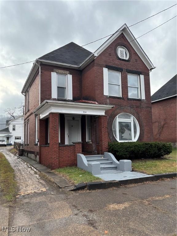 934 Main St, Wellsville, OH 43968 - traditional-style home featuring brick siding