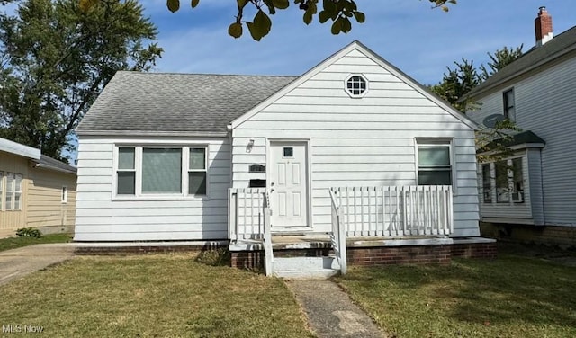 bungalow-style house featuring a front yard