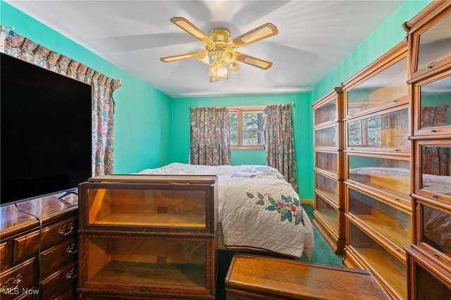 bedroom featuring ceiling fan