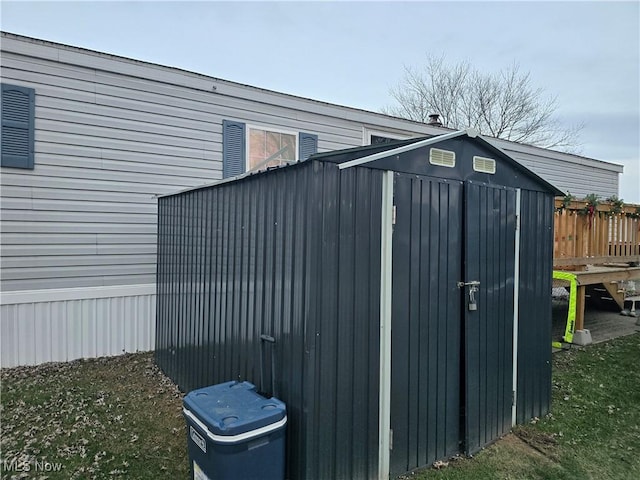 view of outbuilding