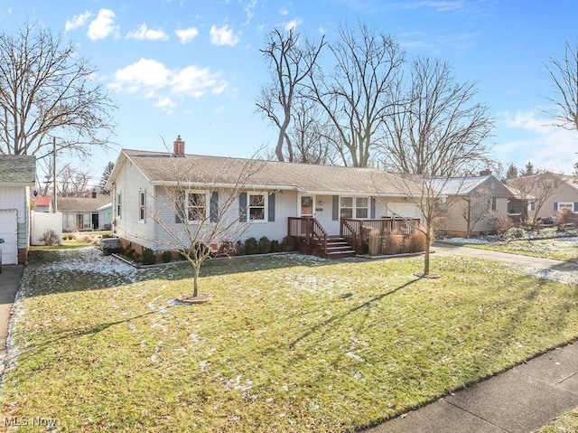 view of front facade featuring a front yard